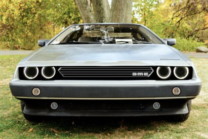 Round headlights, stylized grill and lower driving lights